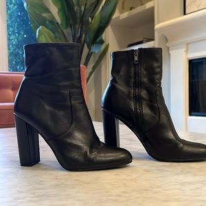 Beautiful and Extremely comfortable Steve Madden Boots 8.5
